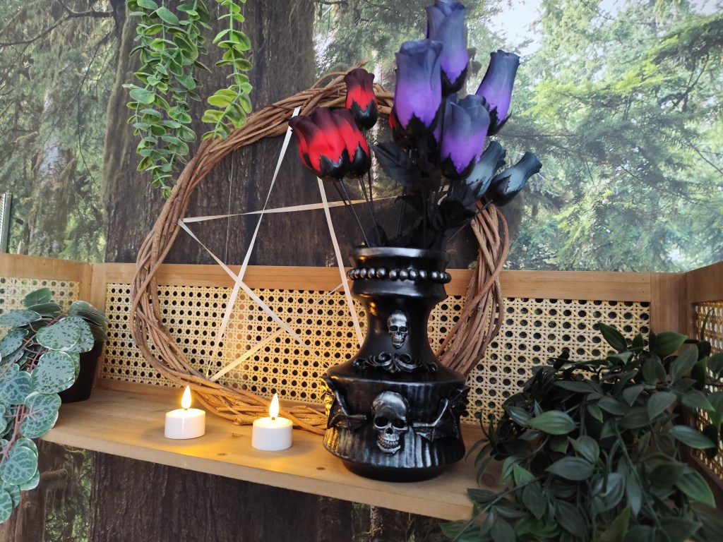 DIY Gothic/ Halloween&nbsp;Vase